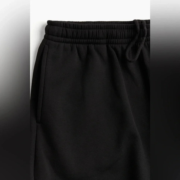 H&M Black sweatshorts, size medium - Picture 5 of 10